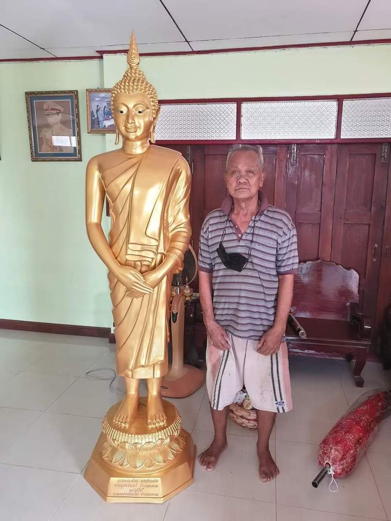ส่งมอบพระพุทธรูปยืนให้ลูกค้า