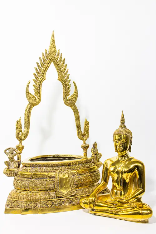เรือนแก้วทองเหลือง พร้อมพระพุทธรูป ร้านพุทธรัตนะ อยุธยา